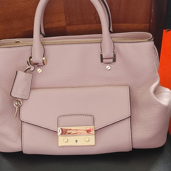 Michael Kors Handbags - Michael Kors purse